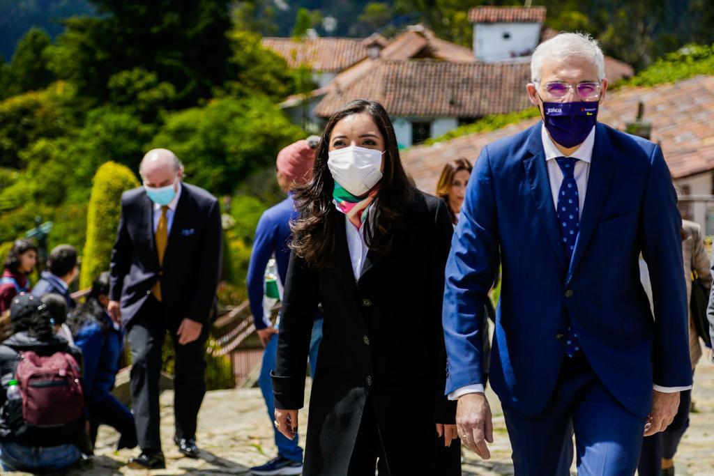 Gobiernos de Galicia y Colombia inauguran en Monserrate el Hito Xacobeo, símbolo del Camino de Santiago de Compostela