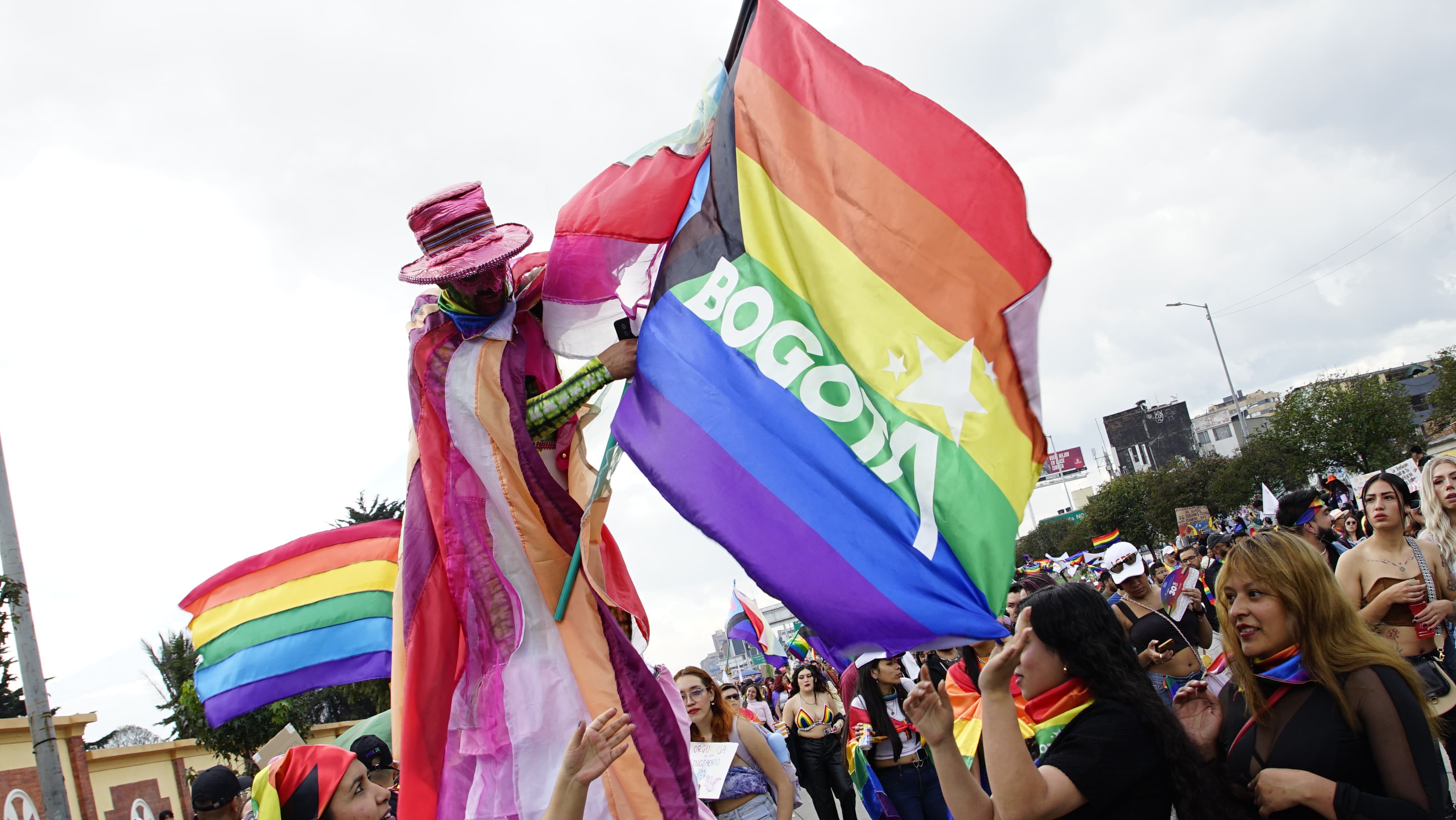 ¡En Bogotá se puede ser! Así se vivió la gran marcha del Orgullo LGBTI en la capital