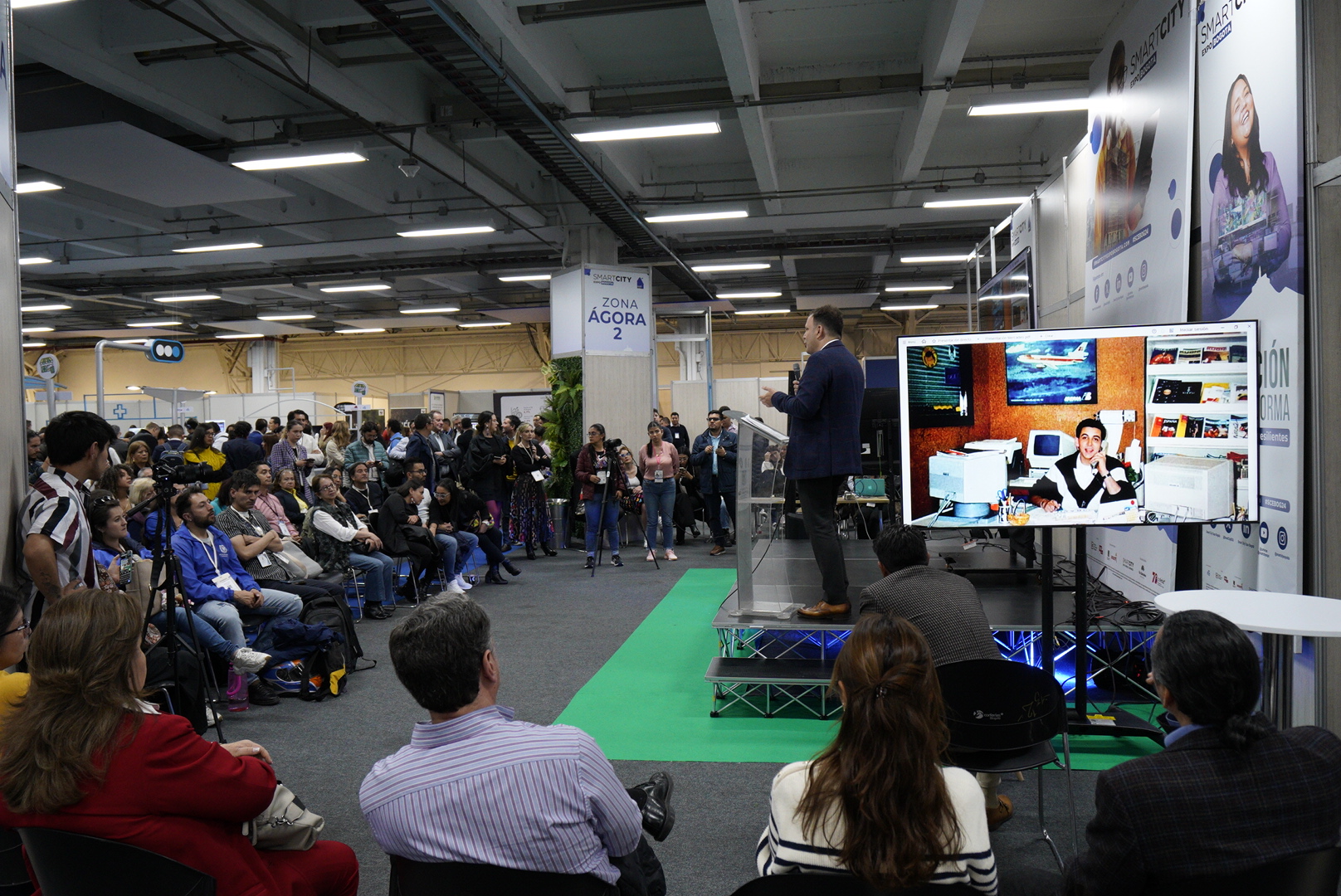 Oficina de turismo de Bogotá, primera entidad del país en utilizar IA generativa para mejorar la experiencia de turistas con nuevo ChatBot ‘Candelaria’