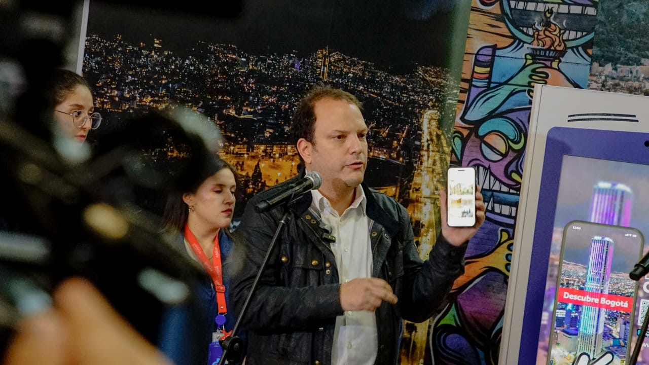 El Instituto Distrital de Turismo presenta la aplicación 'Visit Bogotá' en el Aeropuerto Internacional el Dorado