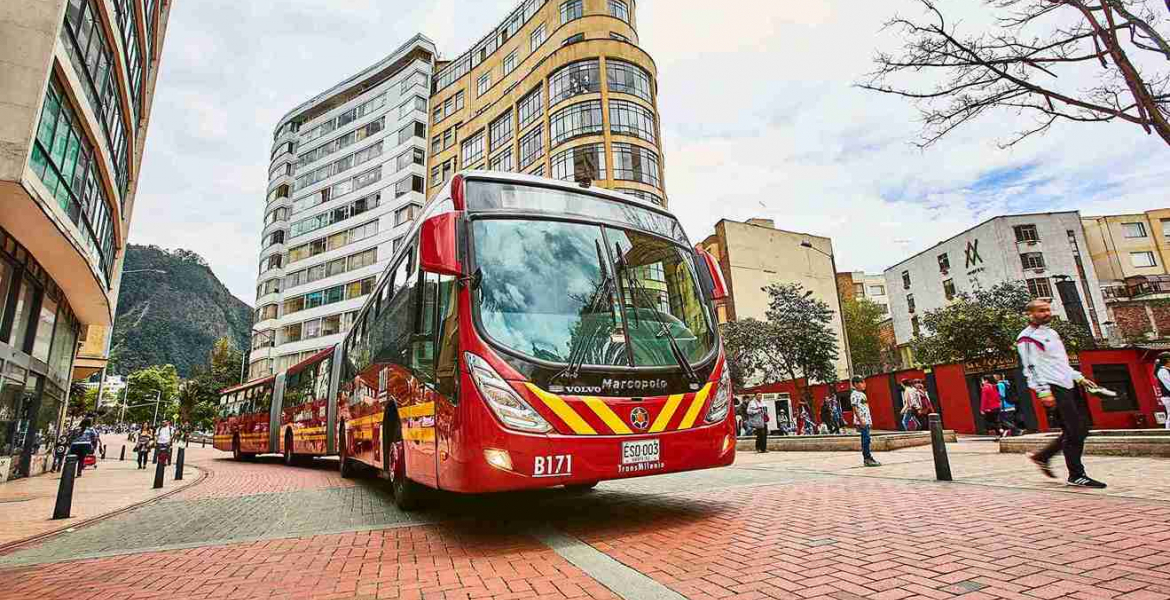 Bogotá mejora la experiencia de los turistas en TransMilenio con nueva información integrada