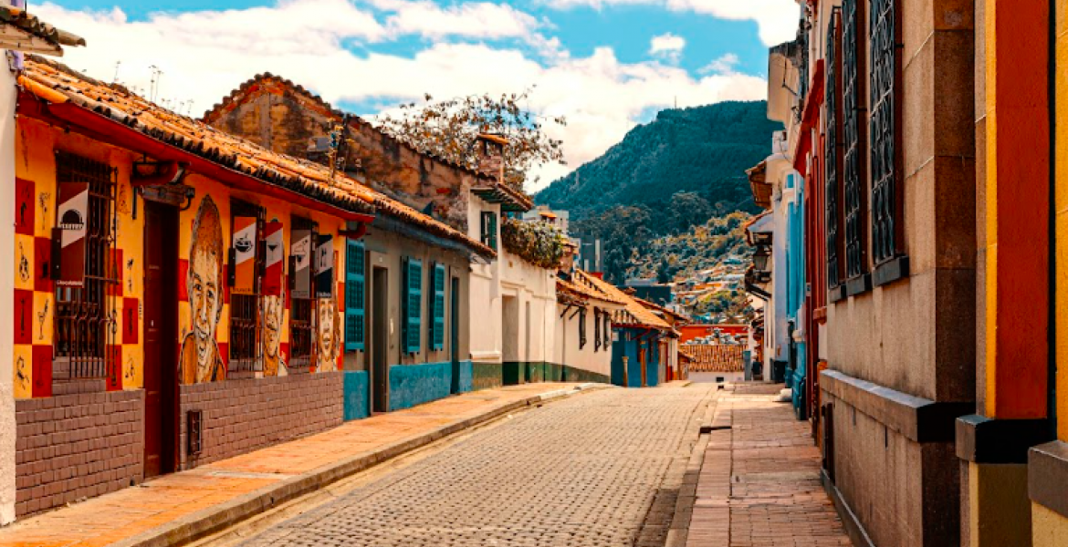 Bogotá celebra el Día Mundial del Turismo con hitos históricos: inversión récord en turismo local, innovación tecnológica con IA, y aumento de turistas internacionales