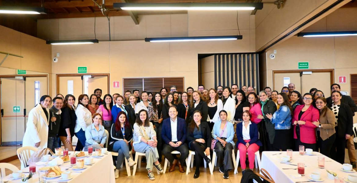 IDT lanza Programa de Bilingüismo para sus funcionarios de planta en alianza con Compensar