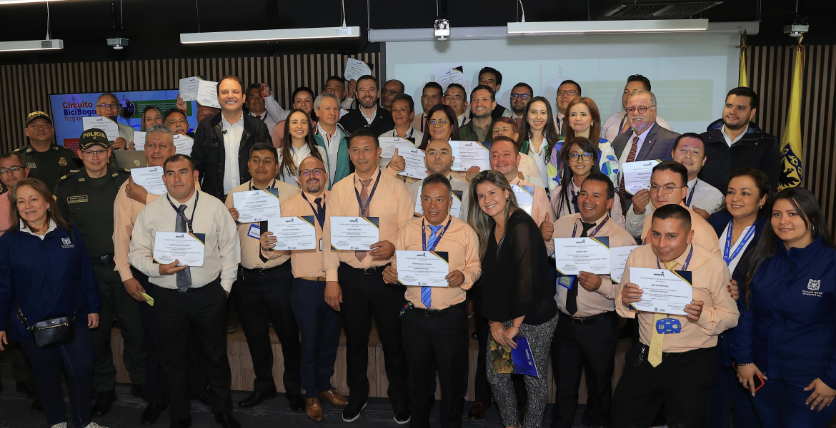 Turismo Bogotá certifica a taxistas que reciben a visitantes en Aeropuerto El Dorado