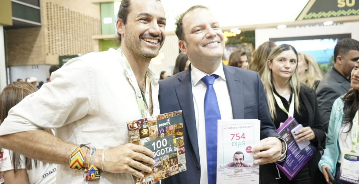 Lanzamiento de la guía turística "100 Experiencias que Deberías Vivir en Bogotá al Menos una Vez en la Vida" en la Vitrina de ANATO 2024