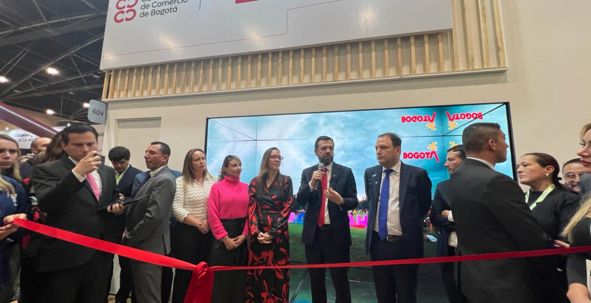 Lanzamiento de la guía turística "100 Experiencias que Deberías Vivir en Bogotá al Menos una Vez en la Vida" en la Vitrina de ANATO 2024