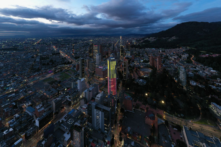 ¡Bogotá celebra sus 486 años! Mariachi de Guadalajara dio serenata a la ciudad desde lo alto de la Torre Colpatria