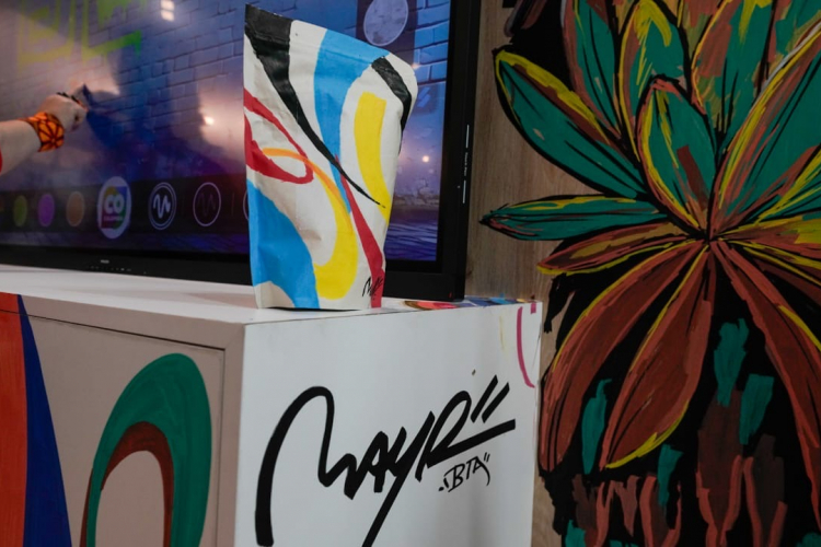 Bogotá se destaca en FITUR 2025 con el arte de May Rojas: Un mural que refleja biodiversidad, cultura y transformación social