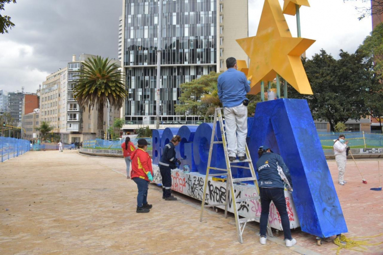 Turismo Bogotá lideró jornada de embellecimiento en el Parque de los Periodistas y restauró gigantografía de la marca ciudad