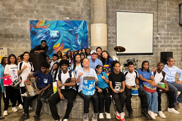 Turismo Bogotá llevó la COP16 al Distrito de Agua Blanca en Cali al colegio Nuevo Latir.