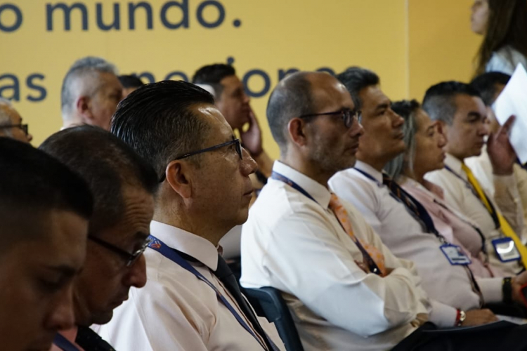 Turismo Bogotá certifica a taxistas que reciben a visitantes en Aeropuerto El Dorado