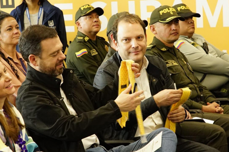 Turismo Bogotá certifica a taxistas que reciben a visitantes en Aeropuerto El Dorado