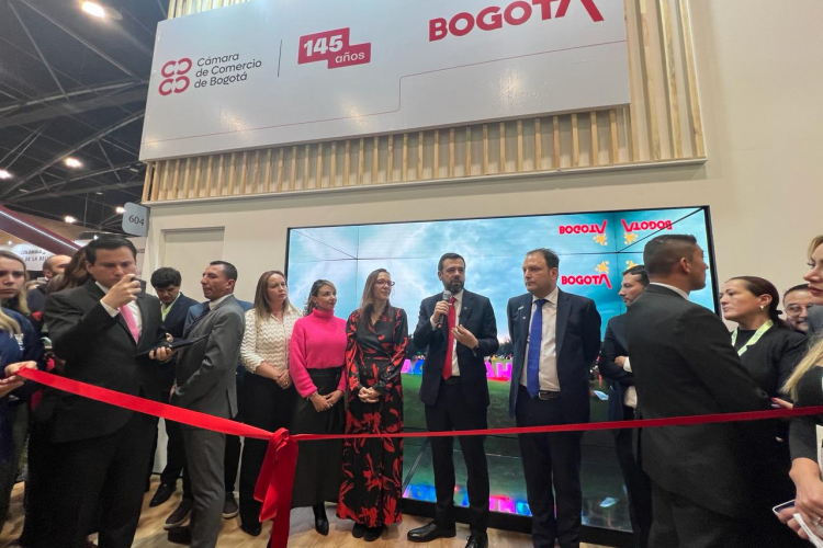 Lanzamiento de la guía turística "100 Experiencias que Deberías Vivir en Bogotá al Menos una Vez en la Vida" en la Vitrina de ANATO 2024