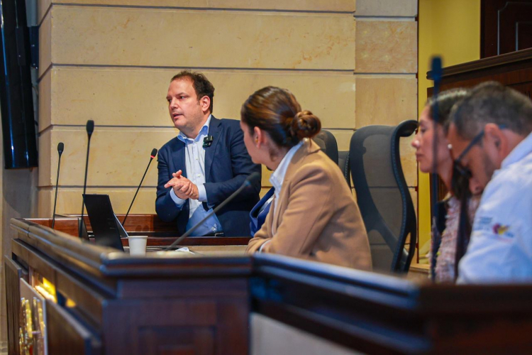 Bogotá presenta propuestas para regular la vivienda turística en la propiedad horizontal